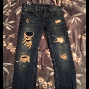 Distressed men’s Levi 511 denim jeans 31x32